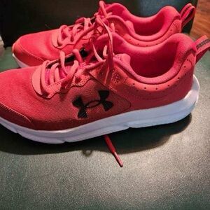 Women’s size 10 Under Armour shoes.